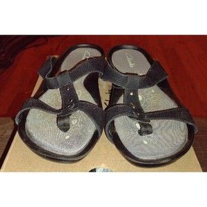 Clarks Black Sandals Leather Upper Size 8M #86794 Padded Soles Strap